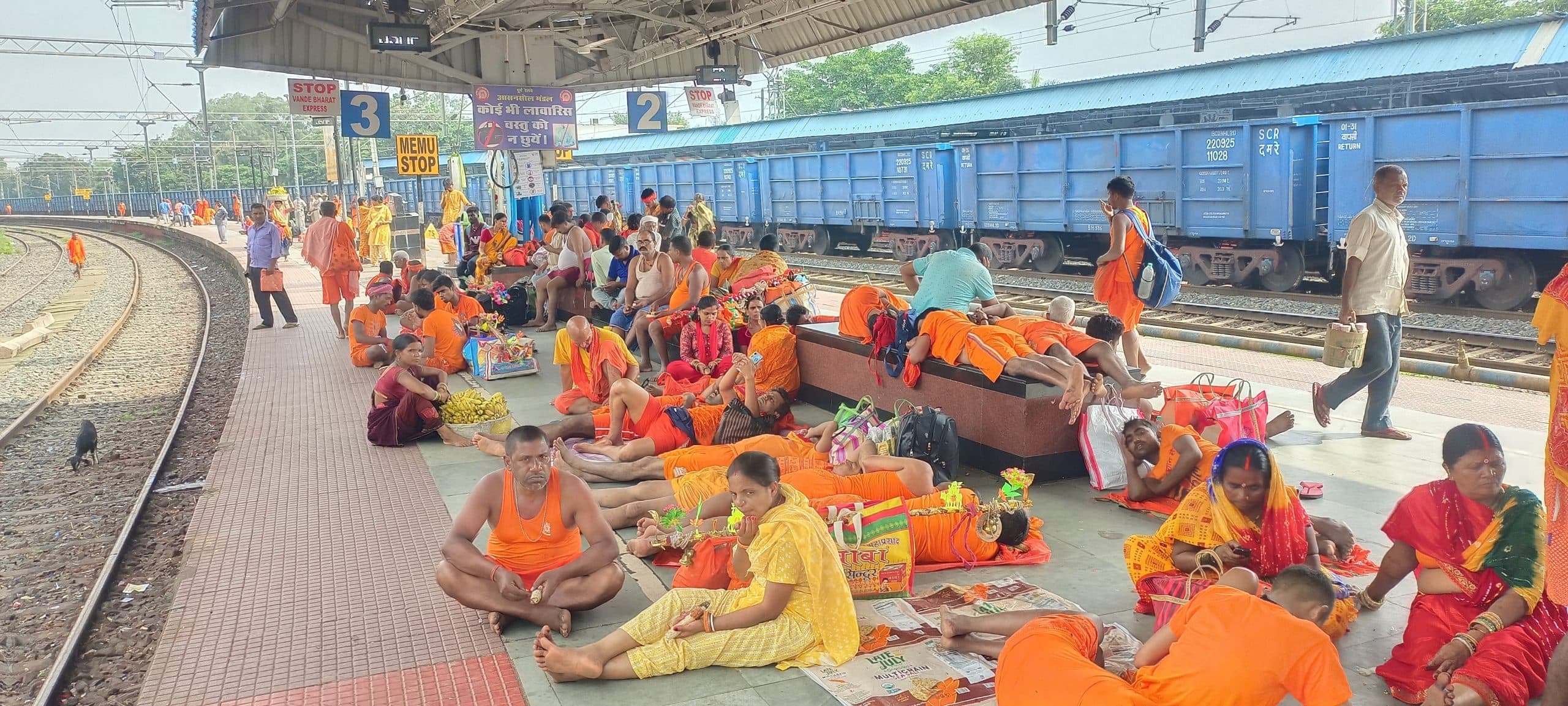 Deoghar News : मालवाहक ट्रेन के इंजन में आयी खराबी, तीन घंटे अप लाइन बाधित