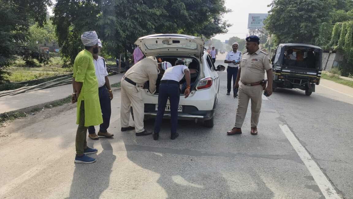 एसपी के निर्देश पर वाहन चेकिंग अभियान चलाया