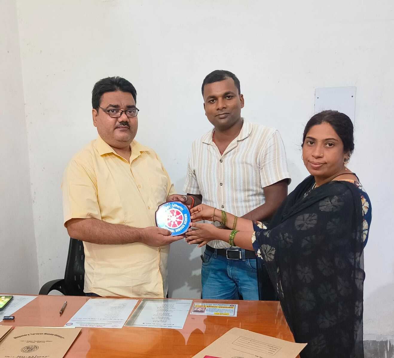 पूर्व स्वयंसेवक सावंत रवि ने किया शिष्टाचार भेंट