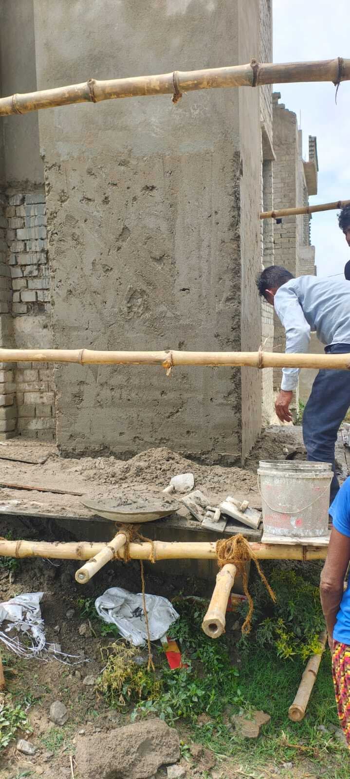 Darbhanga News: शीशो पश्चिमी में पंचायत सरकार भवन निर्माण में अनियमितता पर बिफरे प्रमुख