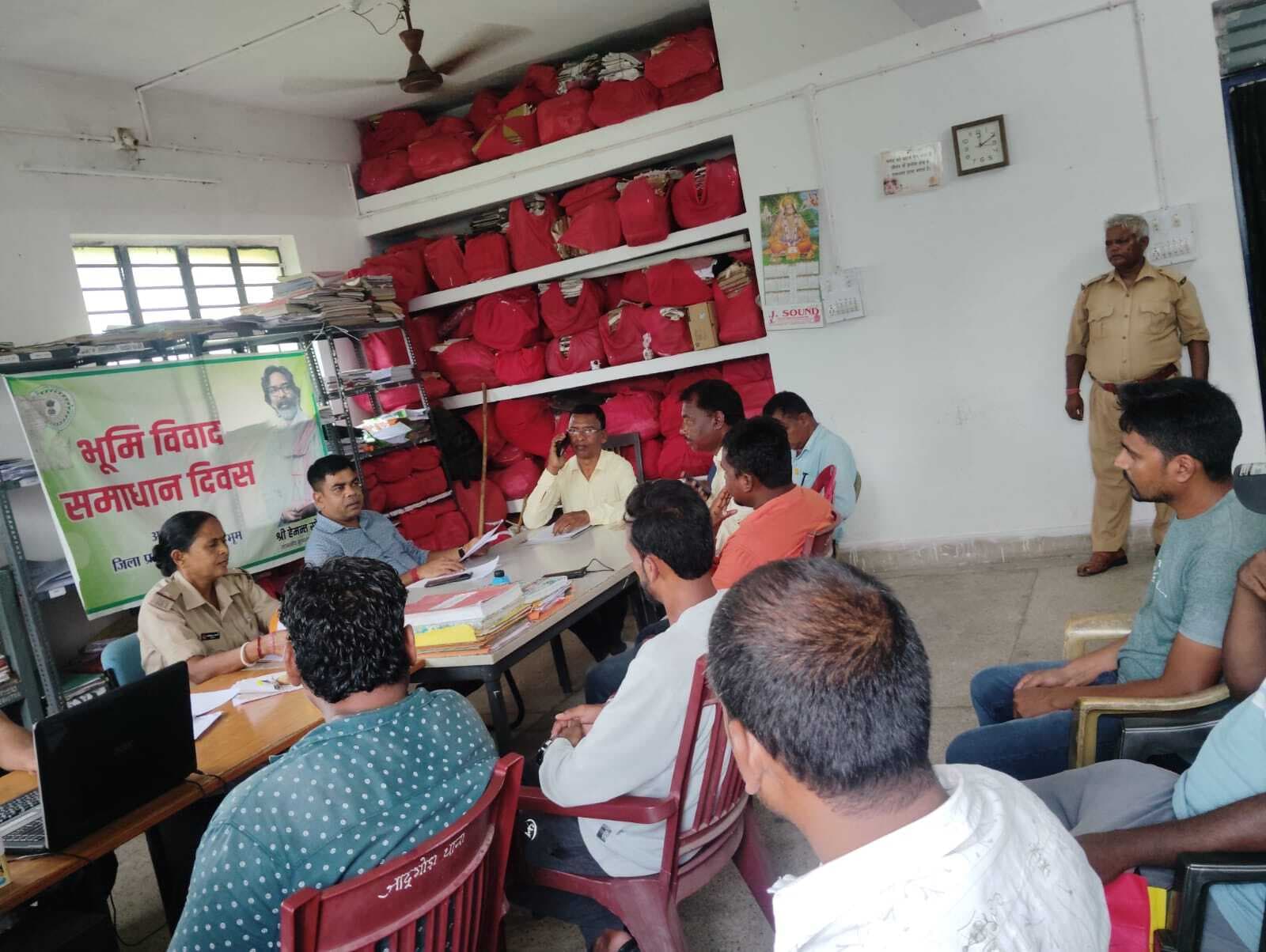 Jamshedpur news. भू-विवाद के 22 आवेदन पहुंचे, 10 का हुआ त्वरित निष्पादन