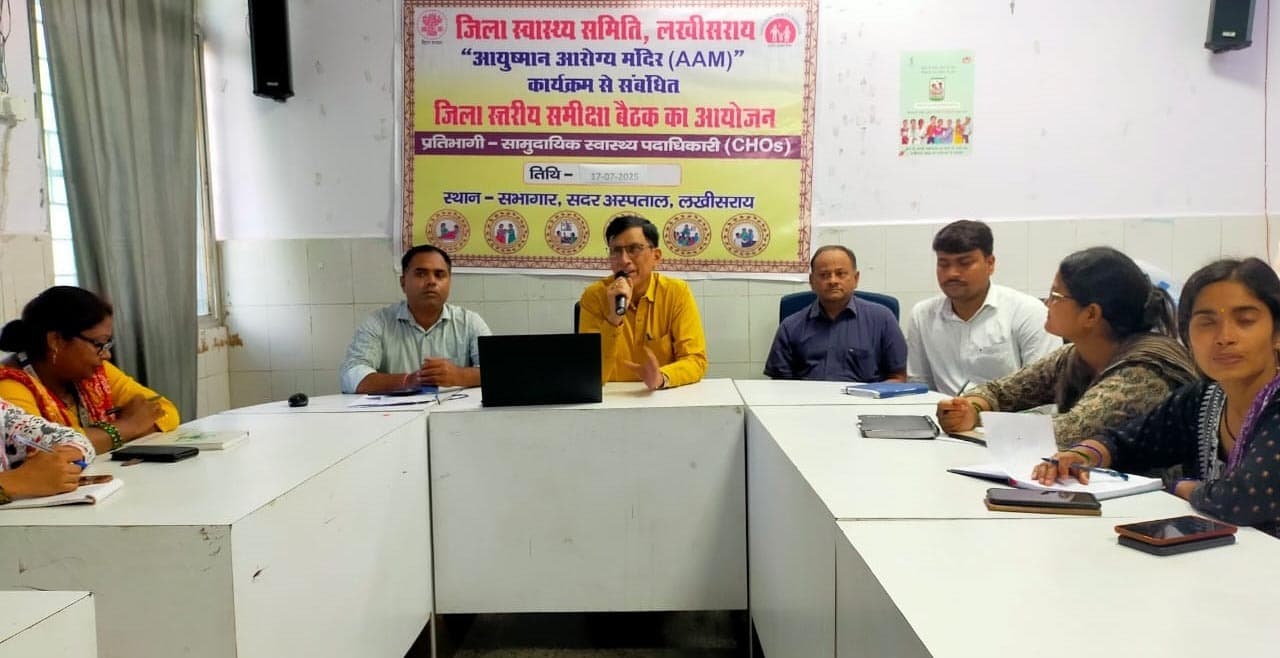 प्रेजेंटेशन से सदर अस्पताल में स्वास्थ्य सेवाओं की समीक्षा