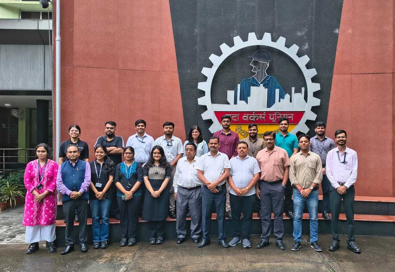 Jamshedpur news. टाटा वर्कर्स यूनियन का दौरा करने पहुंचे एचआरएम के मैनेजमेंट ट्रेनीज, औद्योगिक सौहार्द की ली जानकारी