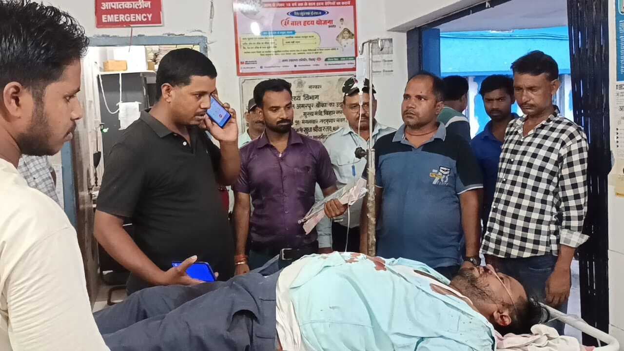 पिकअप के धक्के से बाइक चालक जख्मी, रेफर