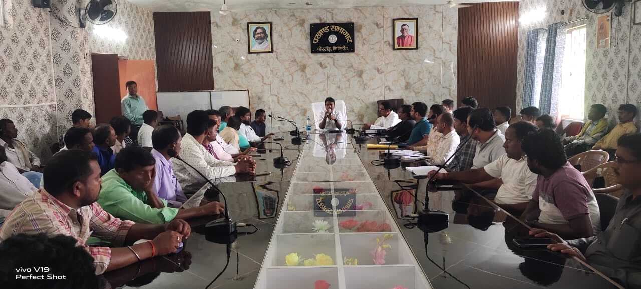 Giridih News :मुखिया को तालाब निर्माण को ले ग्रामसभा करने का निर्देश