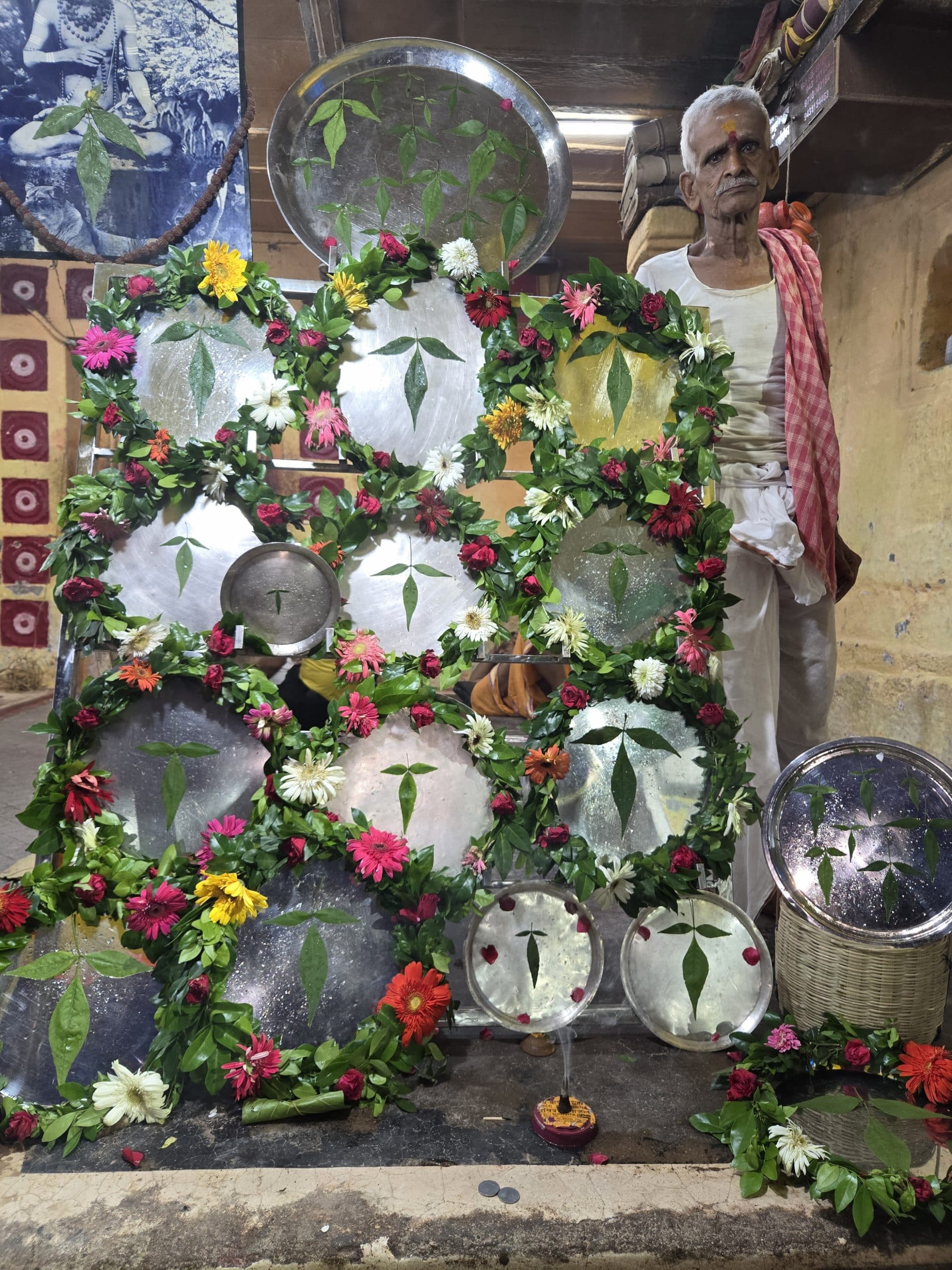 Deoghar News : बांग्ला सावन की शुरू, बाबा मंदिर में लगायी गयी अनोखे बेलपत्रों की प्रदर्शनी