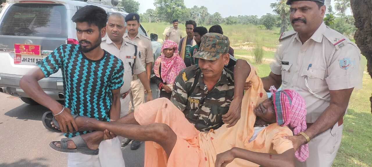 एसपी ने सड़क पर अचेत घायल व्यक्ति को रेस्क्यू कर भेजा सीएचसी