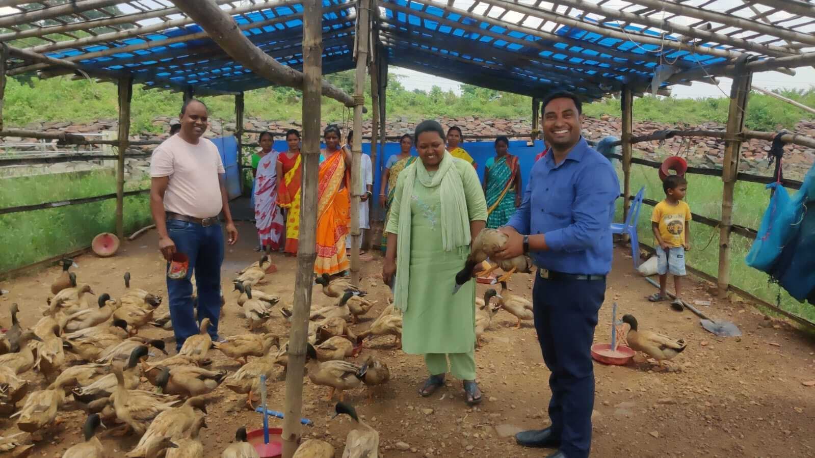 Seraikela Kharsawan News : मत्स्य और बतख पालन सेग्रामीणों को मिली नयी दिशा