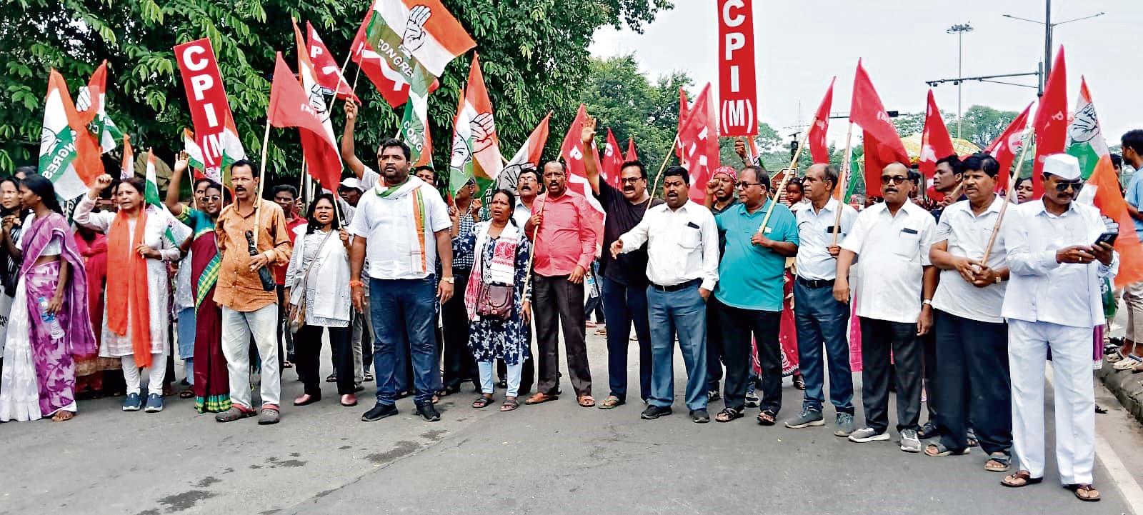 Rourkela News: कांग्रेस व वामपंथी दलों के ओडिशा बंद का शहर में दिखा मिला-जुला असर