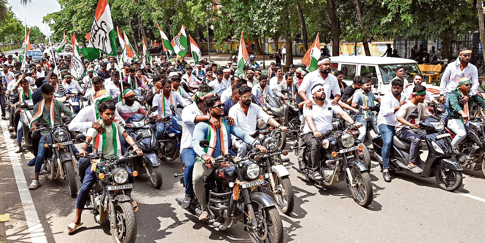 Bhubaneswar News: भुवनेश्वर में परिवहन व रेल सेवाएं रहीं प्रभावित, शिक्षण व व्यापारिक प्रतिष्ठान रहे बंद