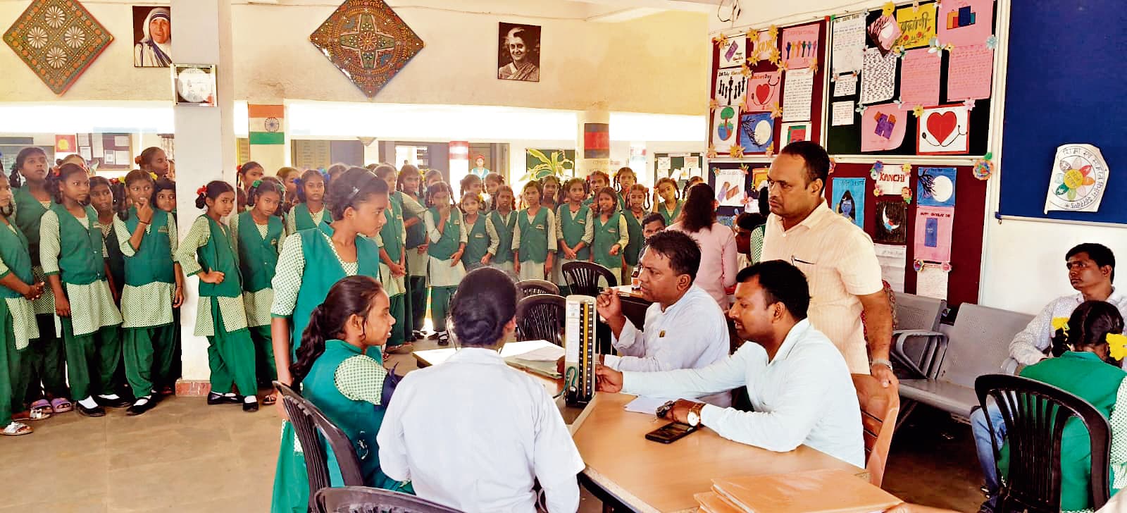 Seraikela Kharsawan News : मौसमी बीमारियों की चपेट में केजीबीवी की छात्राएं