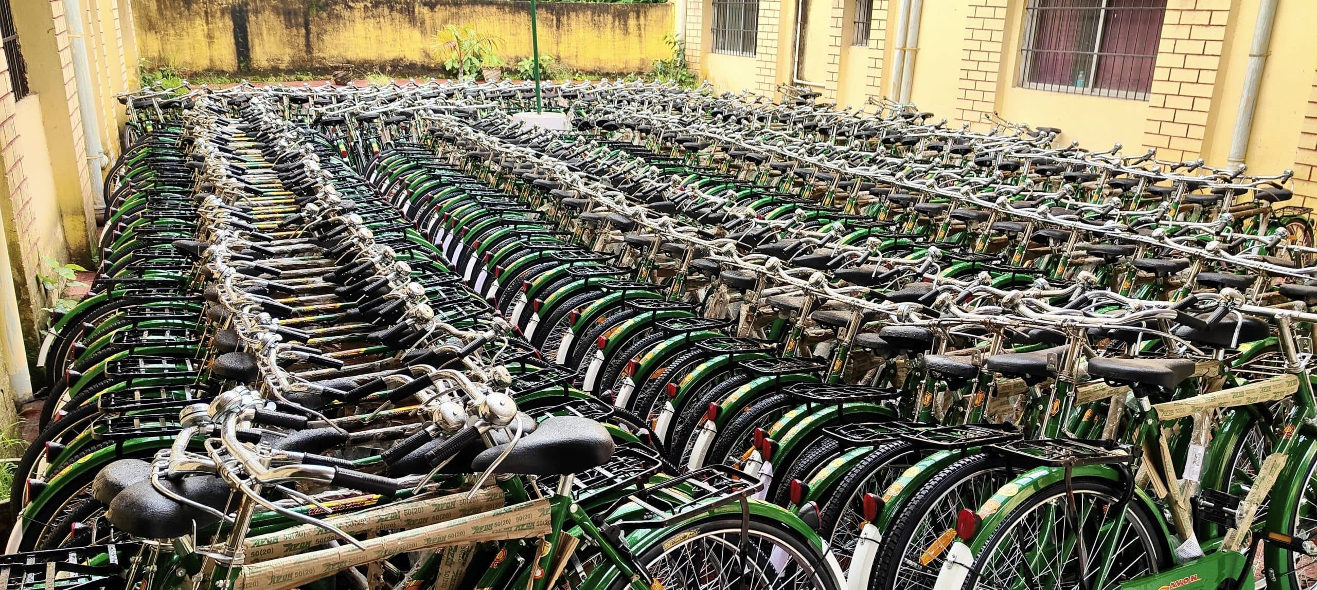 East Singhbhum News : घाटशिला प्रखंड में बारिश में खराब हो रहीं साइकिलें