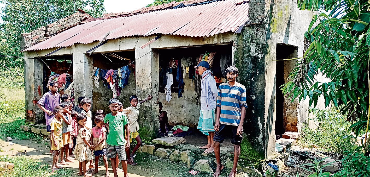 East Singhbhum News : हलुदबनी के सबर परिवारों के लिए आफत बनी बारिश