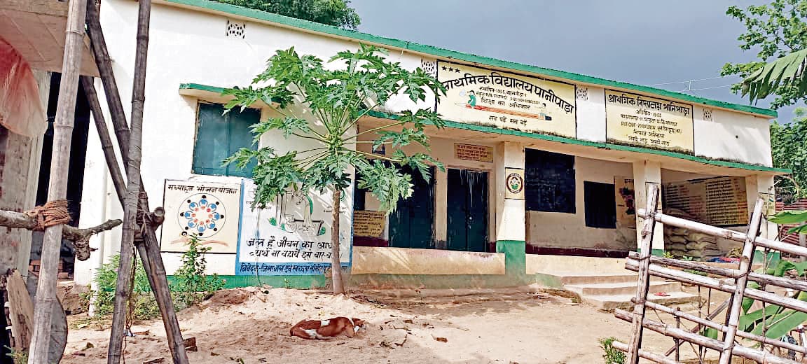 East Singhbhum News : एक शिक्षिका के भरोसे 65 बच्चों का भविष्य, अभिभावक हैं चिंतित