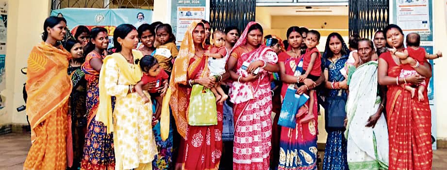 East Singhbhum News : मंईयां सम्मान राशि खाते में नहीं आने पर ब्लॉक में महिलाओं ने किया प्रदर्शन