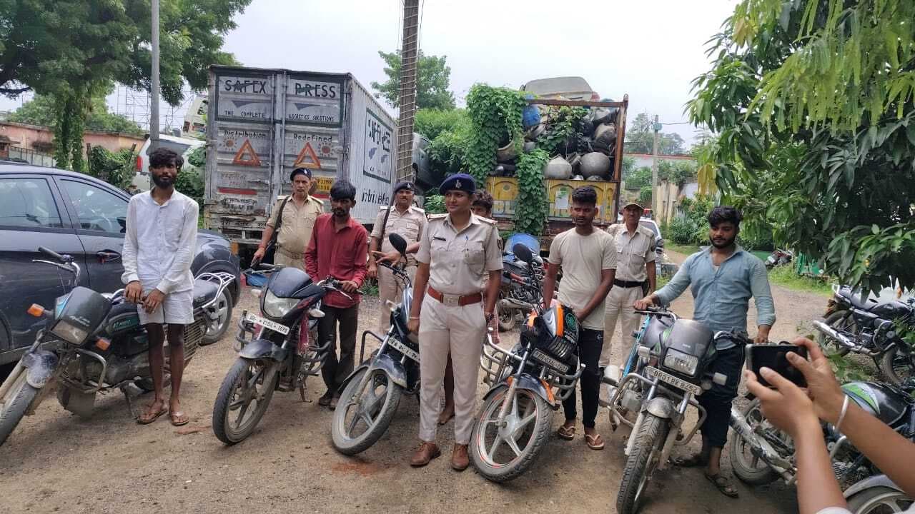 चोरी की छह बाइक के साथ पांच गिरफ्तार