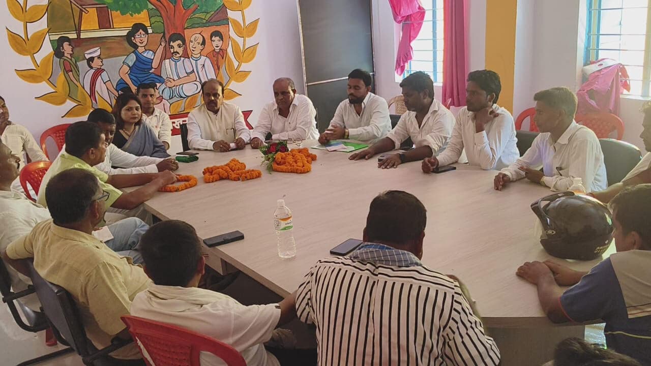 मतदाता पुनरीक्षण में बीएलओ से करें रिसिविंग की मांग