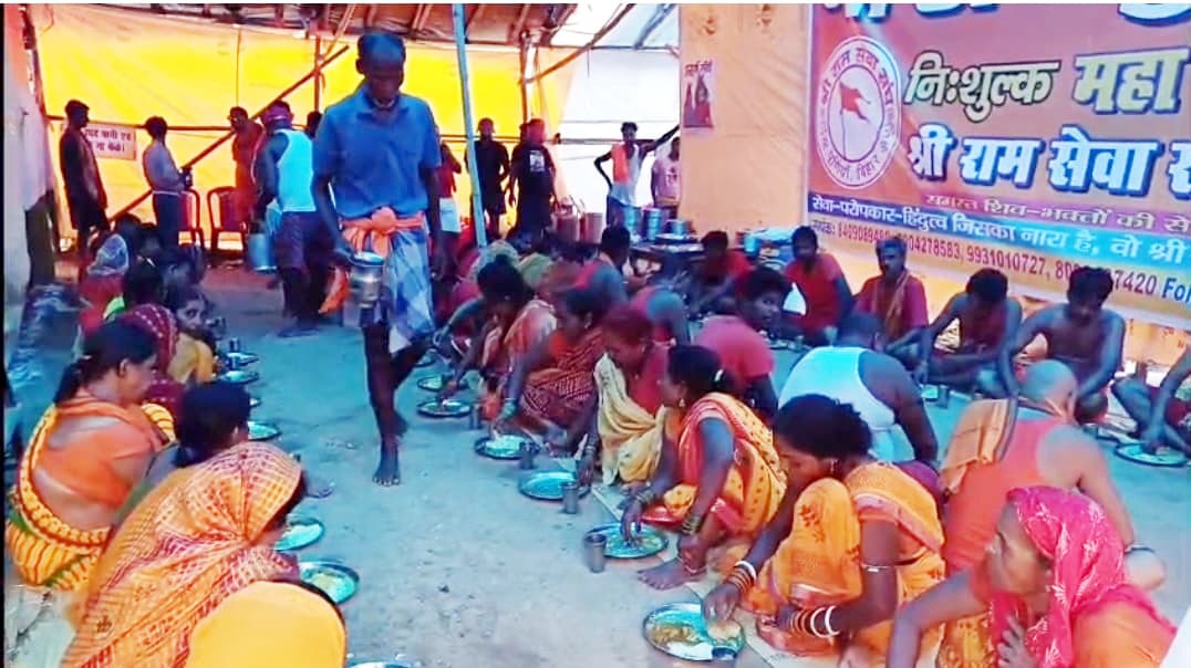 शिव भक्तों की सेवा में पूर्ण समर्पण भाव से जुटे हैं श्रीराम सेवा संघ के सदस्य