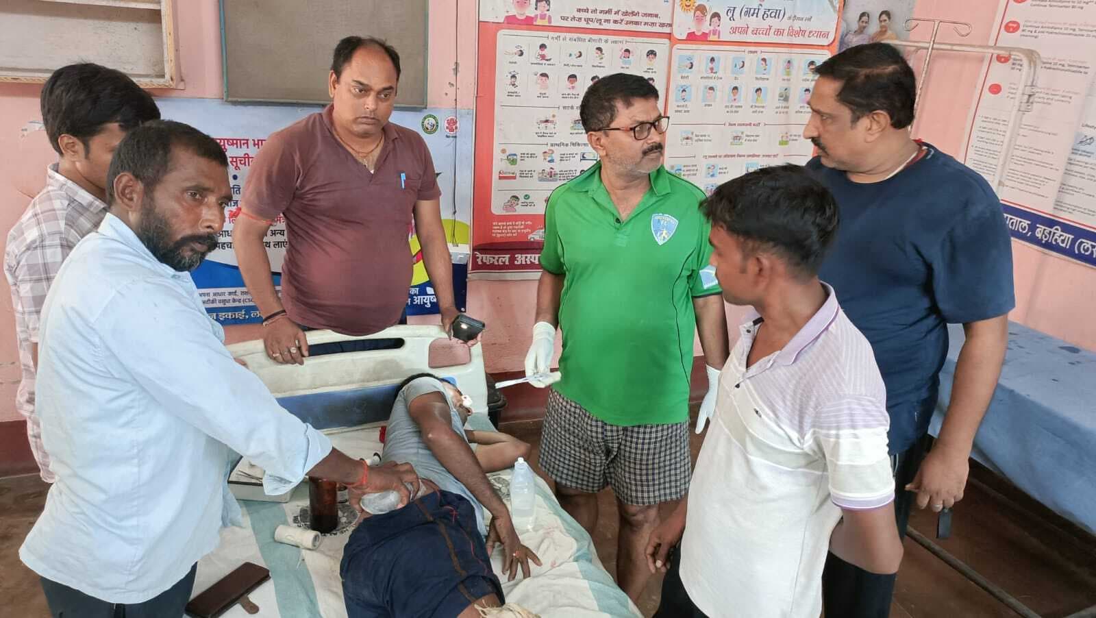 ऑटो की टक्कर से लूना सवार आम विक्रेता गंभीर रूप से घायल