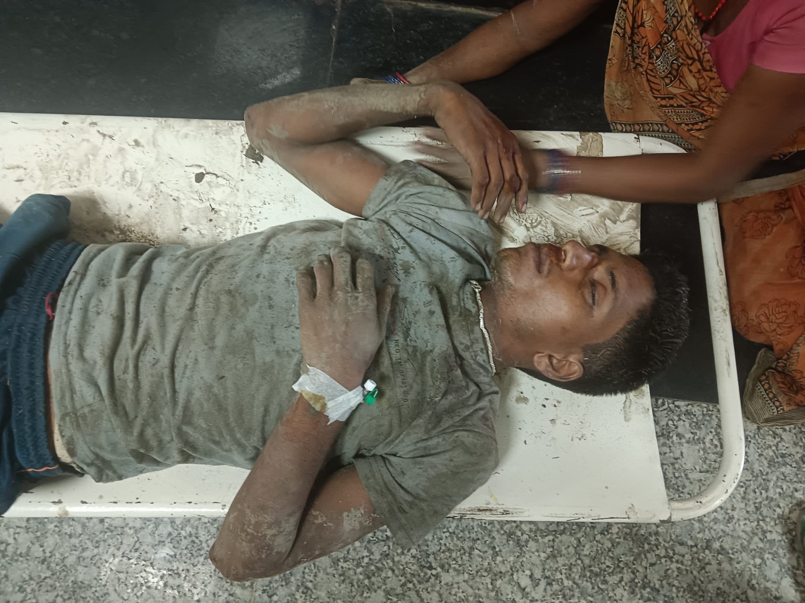 बाइक व चारपहिया वाहन की टक्कर में दो जख्मी