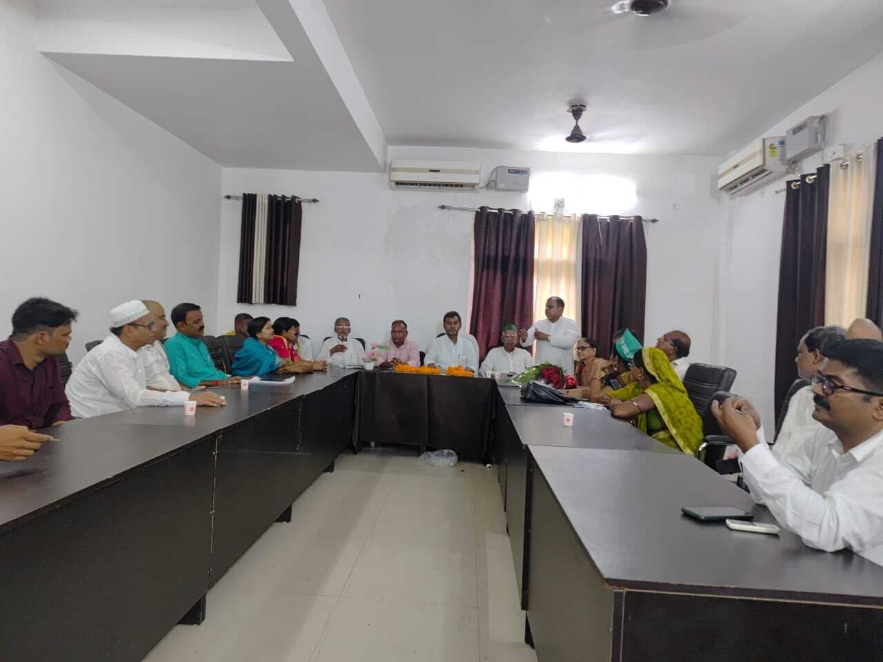 प्रत्येक बूथ पर मजबूती से बीएलओ से मिलकर मतदाता पुनरीक्षण करवायें