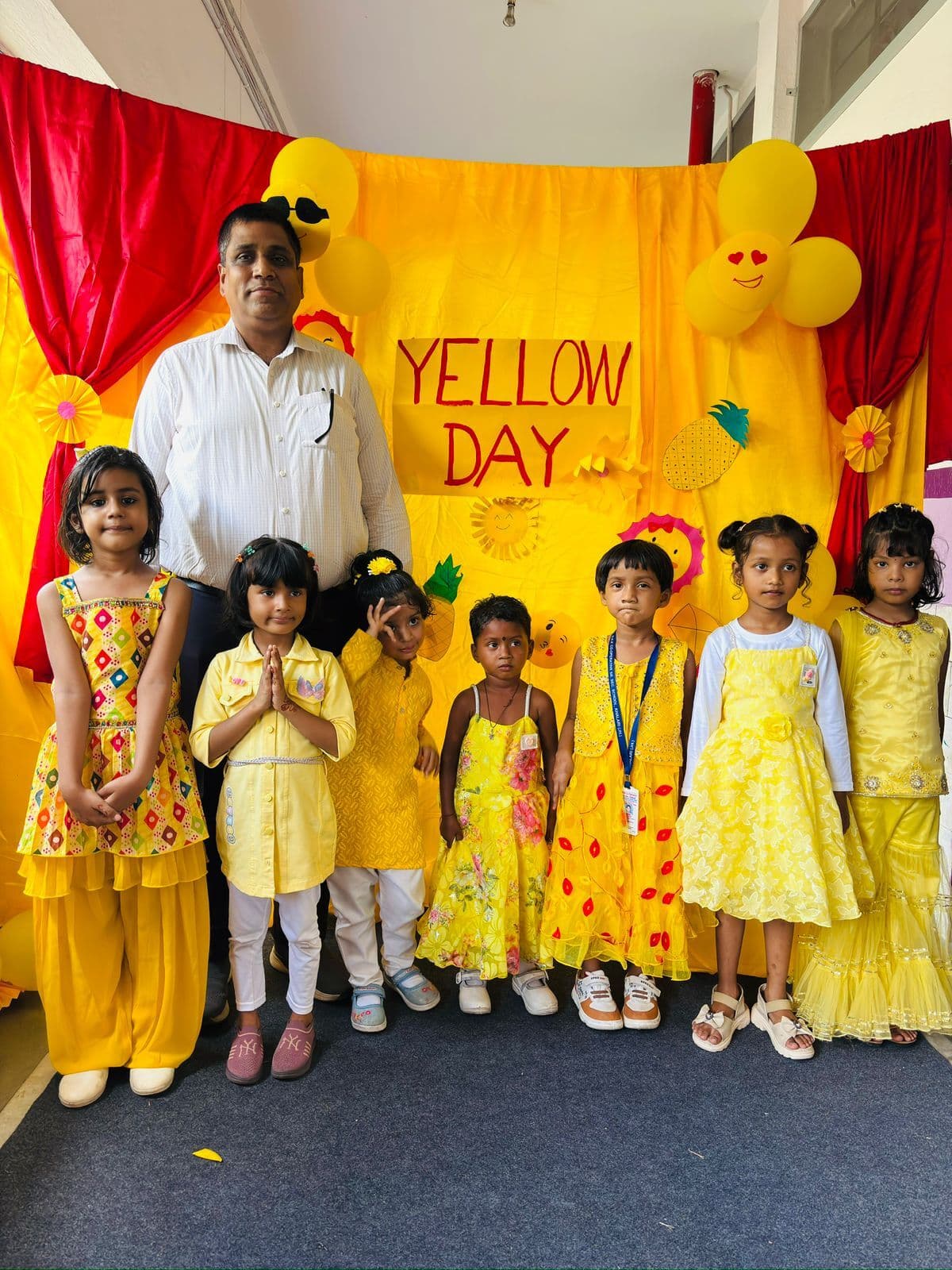 डीएवी खलारी में हर्षोल्लास से मना येलो डे