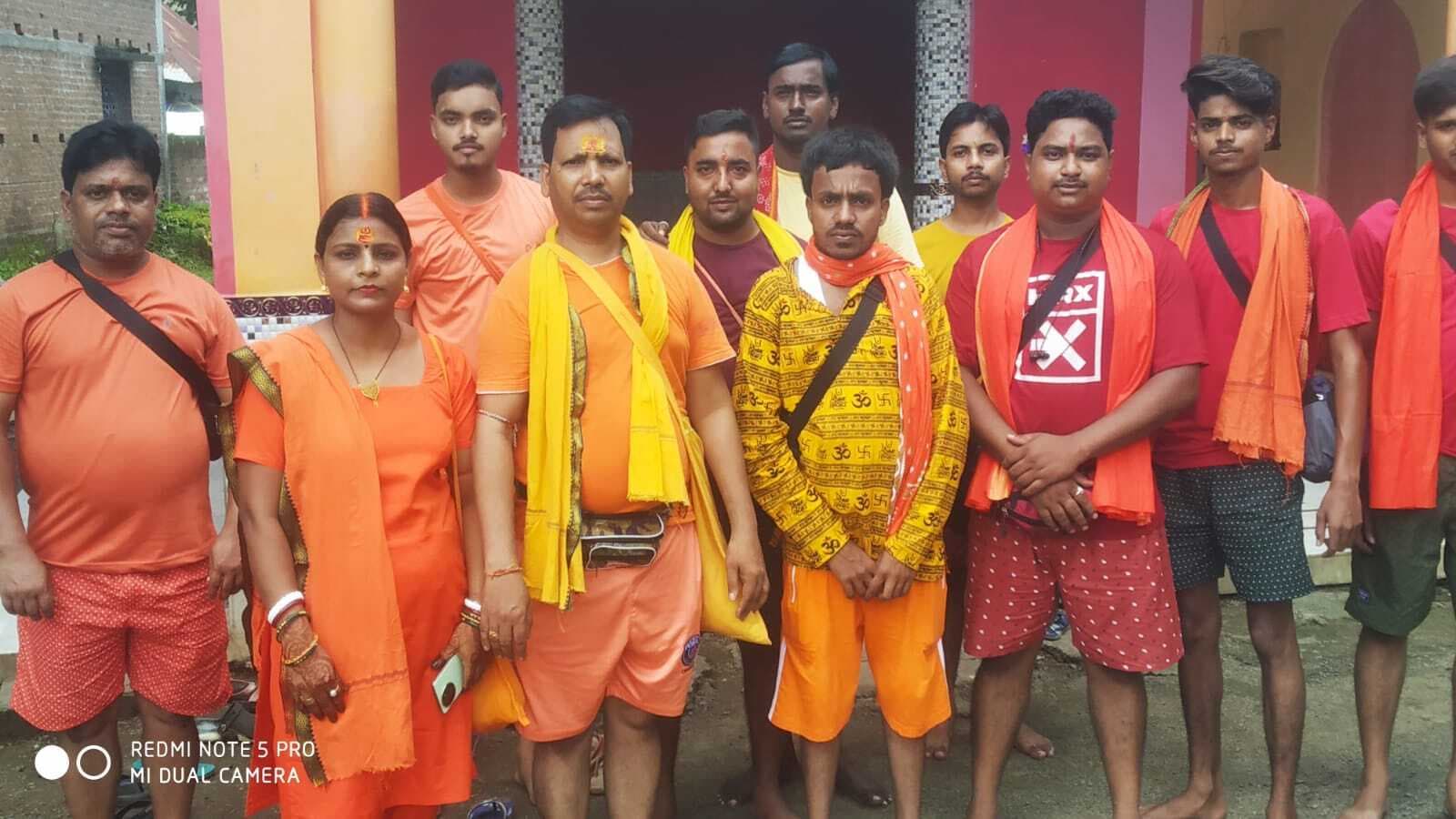 पाकुड़िया बाजार से देवघर के लिए रवाना हुआ कांवरियों का जत्था