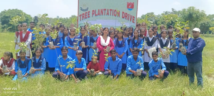 एसएसबी प्रशिक्षण केंद्र कुपहा में छात्र-छात्राओं ने देखा हथियारों का प्रदर्शन