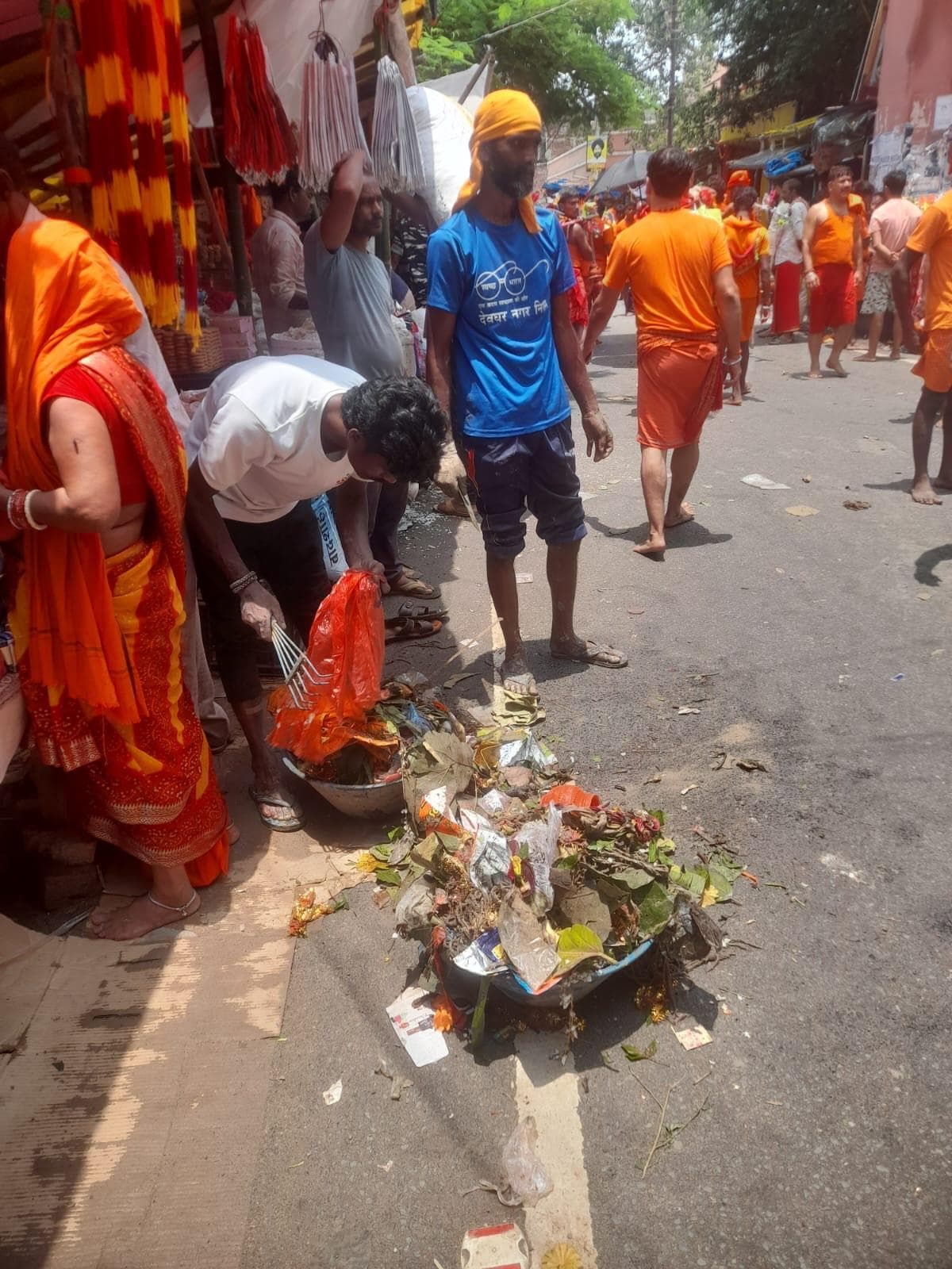 Deoghar News : 750 सफाई मित्रों की टीम मेला क्षेत्र में संभाल रही सफाई व्यवस्था की कमान