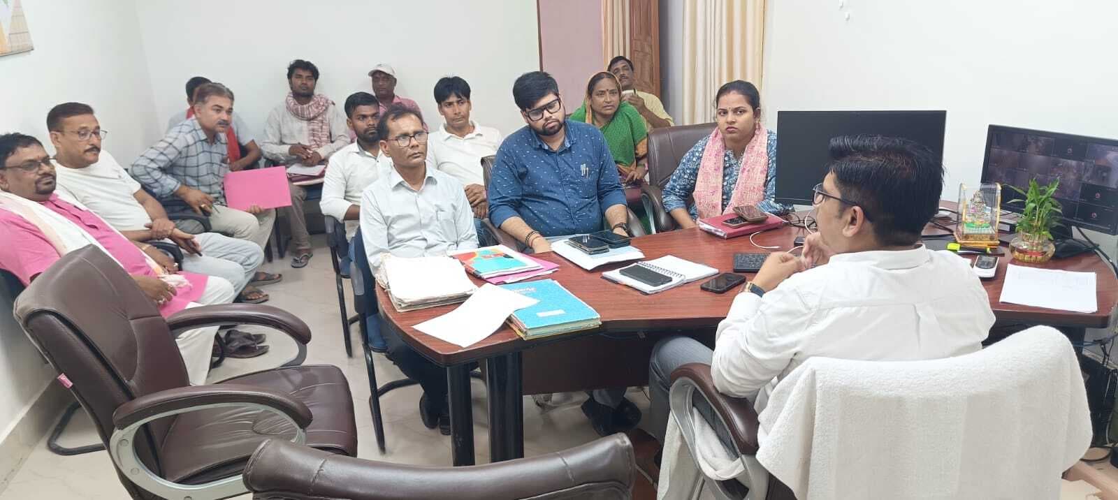 Samastipur News:राजनीतिक दलों के प्रतिनिधियों के साथ की गयी बैठक