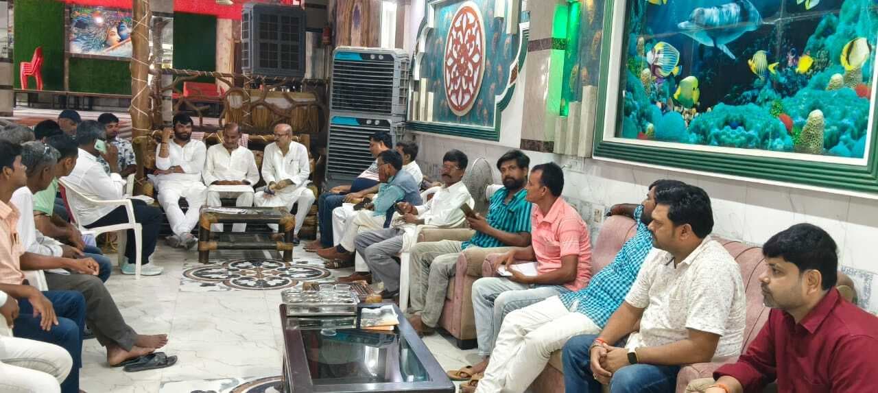 राजद कार्यकर्ताओं की हुई बैठक