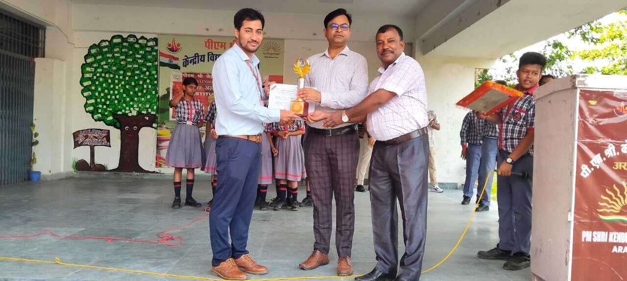 श्रेष्ठ परिणाम के लिए शिक्षक हुए सम्मानित