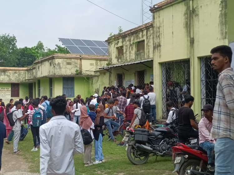 जटिल प्रक्रिया की वजह से डीएस कॉलेज के यूजी में धीमा हो रहा नामांकन