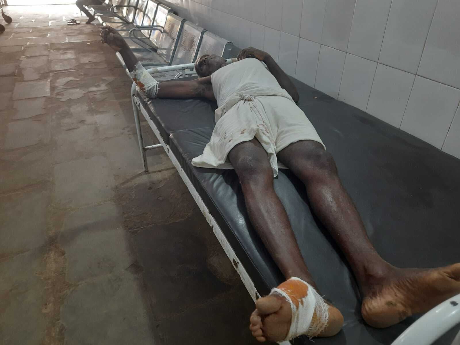 जमीन विवाद को लेकर हुई बमबाजी, दो लोग घायल