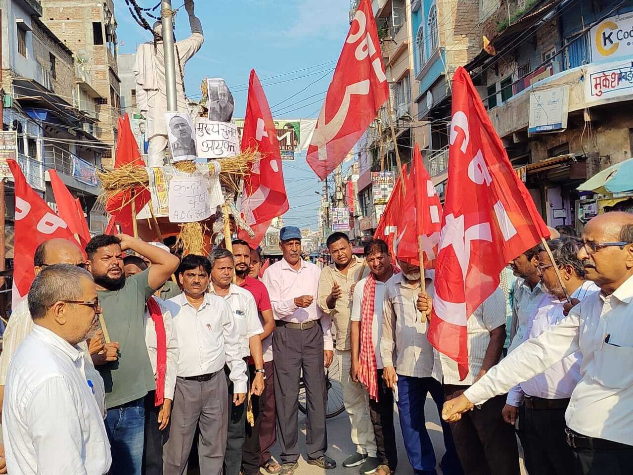 वाम मोर्चा ने निकाला प्रतिरोध मार्च, एडीजी व चुनाव आयुक्त का फूंका पुतला