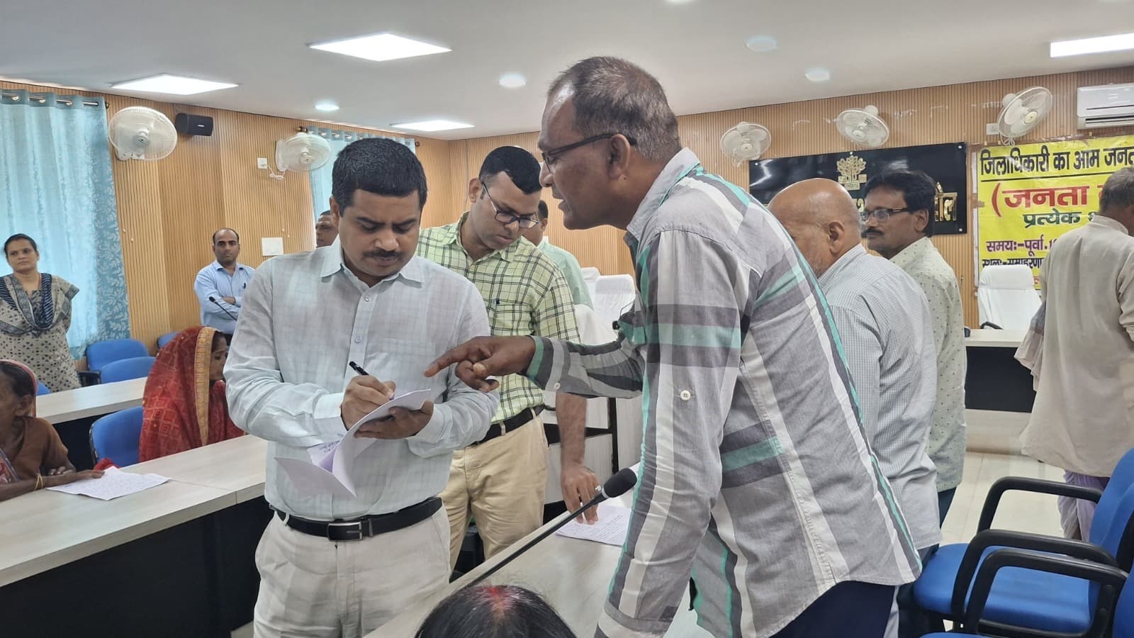 जिला जनता दरबार 33 आवेदनों पर हुई सुनवाई