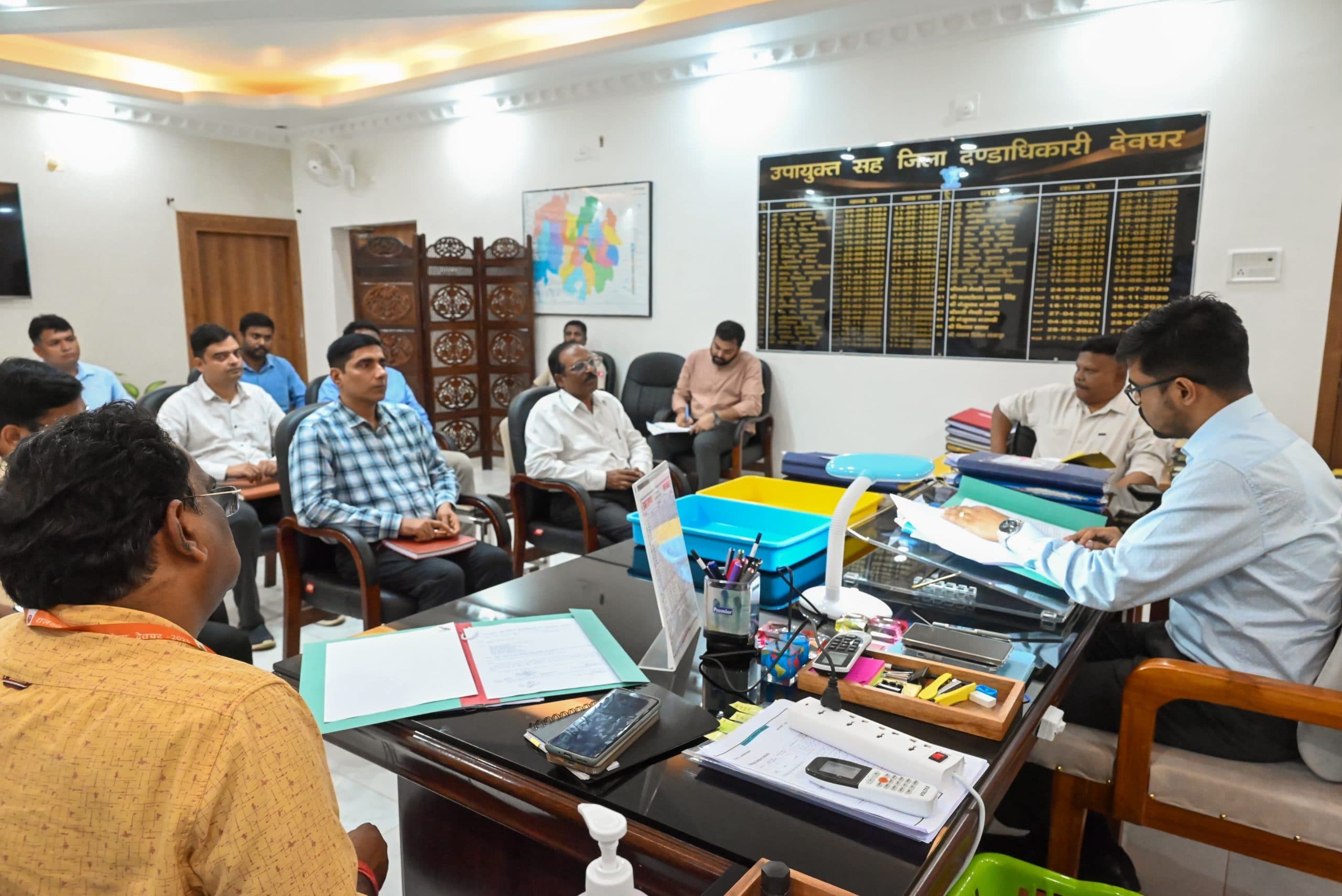 Deoghar News : एसपी माइंस चितरा  बकाया रॉयल्टी जल्द करें भुगतान : डीसी