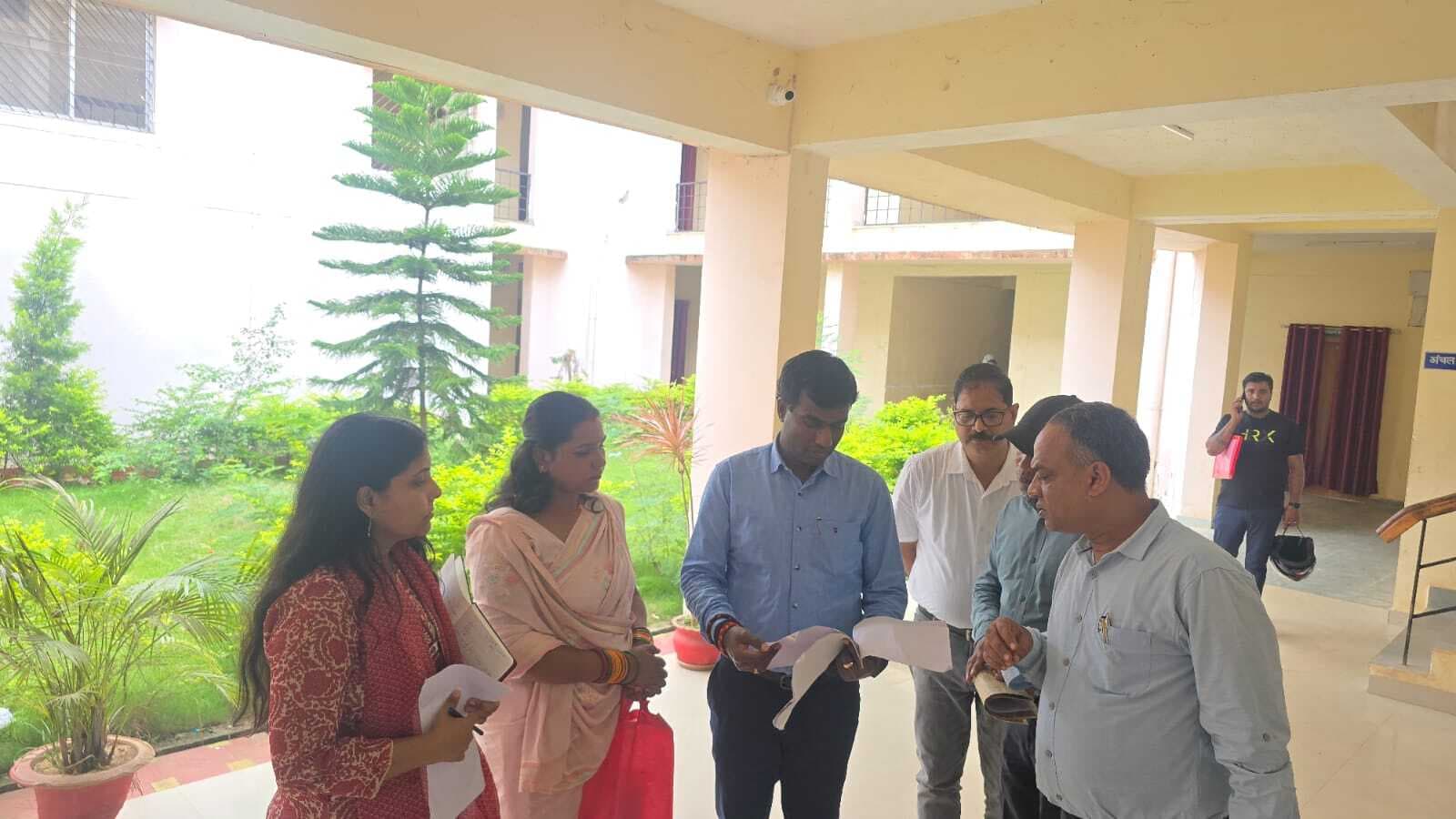 लंबित मामलों को शीघ्र निबटायें : डीसी