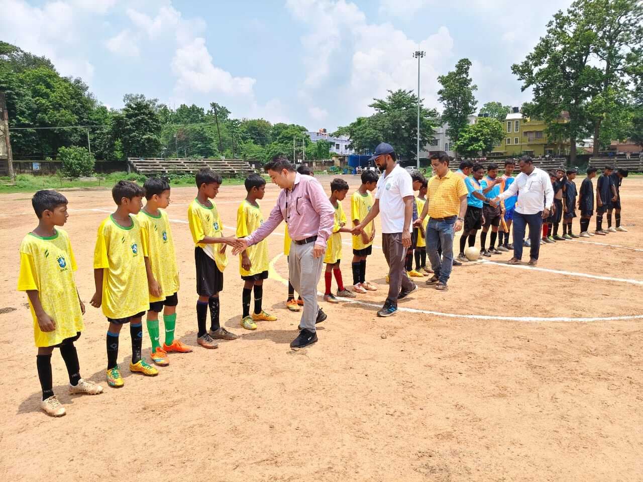 लिटिल चैंप फुटबाॅल में जामा व मसलिया की टीम बनी विजेता