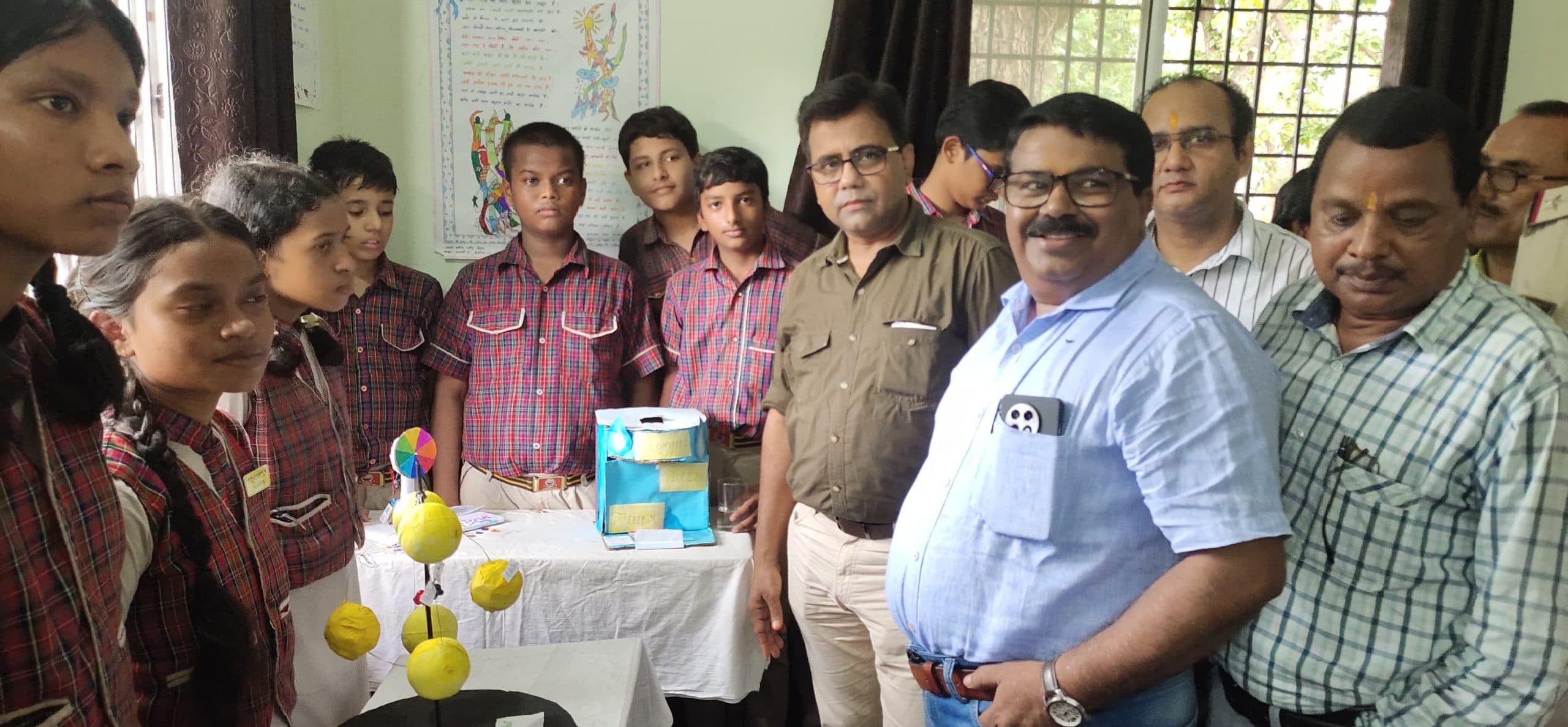 Chaibasa News : डीएवी चिरिया के विद्यार्थियों ने प्रदर्शनी में दिखायी प्रतिभा