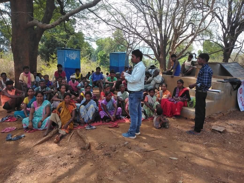 Chaibasa News : लगोरा में एक सप्ताह से मोबाइल का सिग्नल नहीं