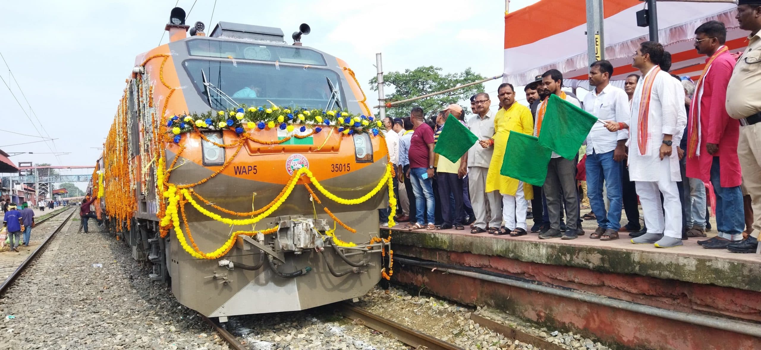 किऊल स्टेशन से अमृत भारत एक्सप्रेस ट्रेन को किया रवाना