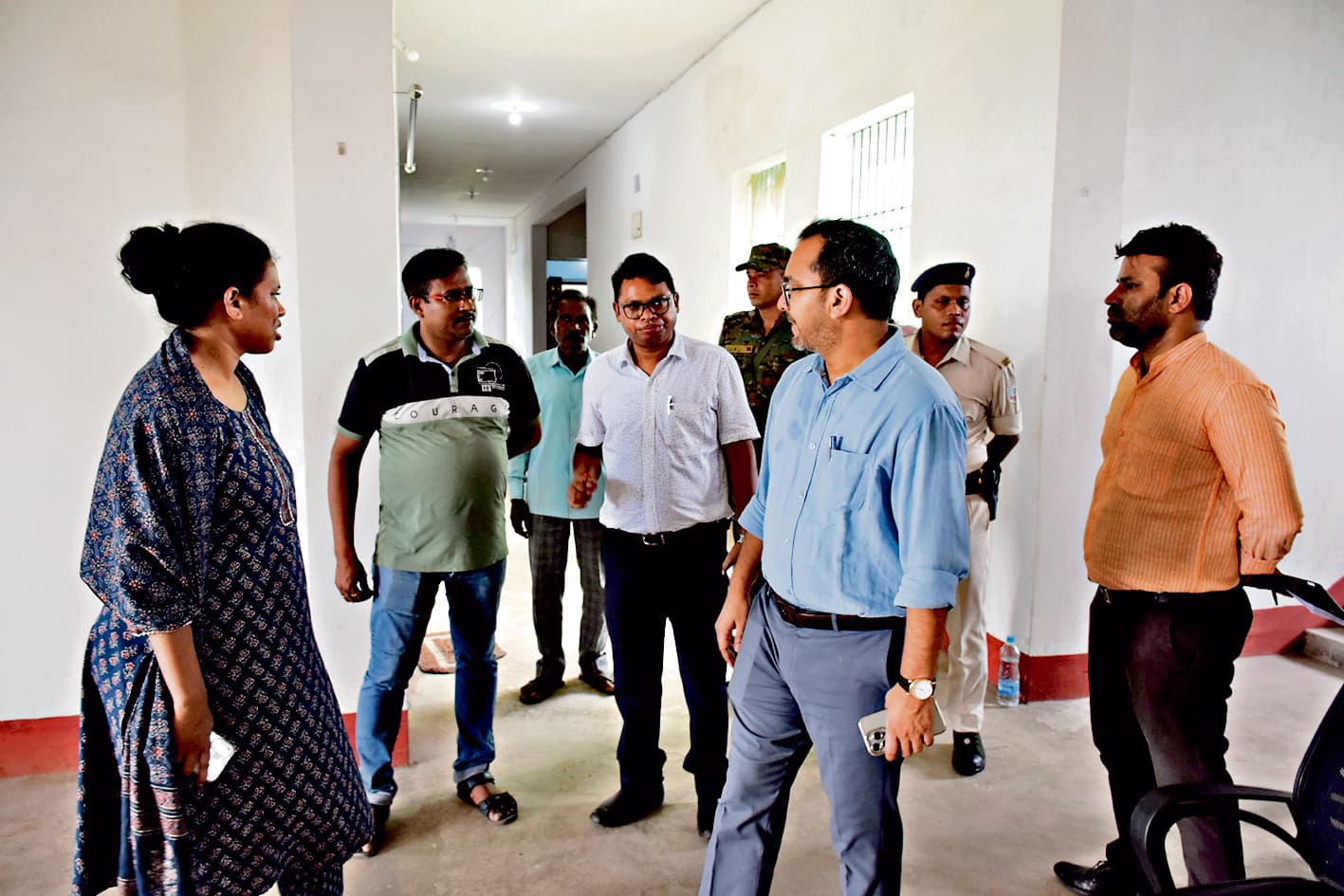Seraikela Kharsawan News : निरीक्षण में गायब मिले कर्मियों को शोकॉज