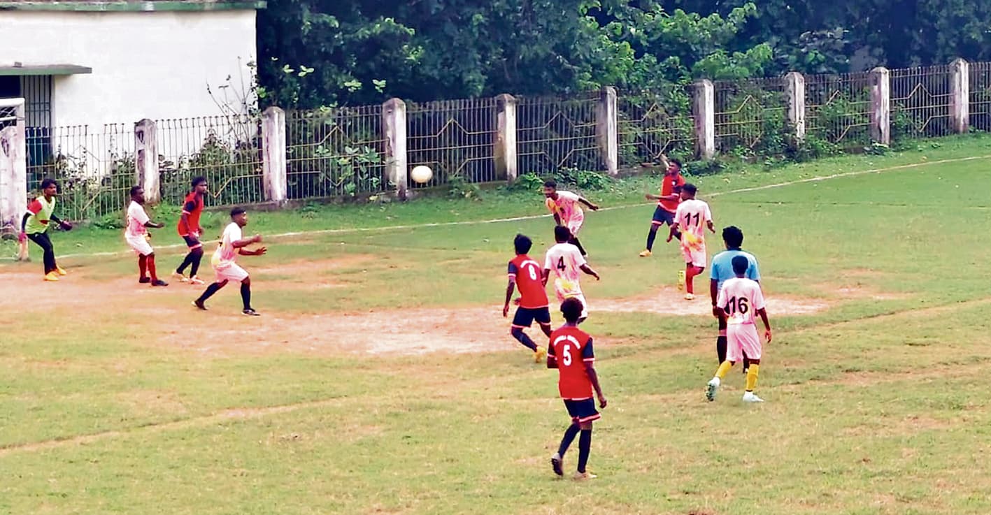 Seraikela Kharsawan News : जिला फुटबॉल लीग : हरिभंजा ने दलभंगा और प्रधानगोड़ा ने सीनूडीह टीम को हराया