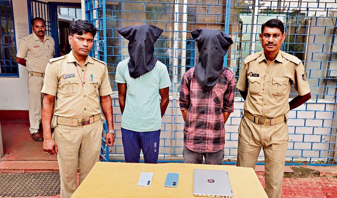 Rourkela News: घर का ताला तोड़कर चोरी के मामले में दो आरोपी गिरफ्तार, सामान बरामद