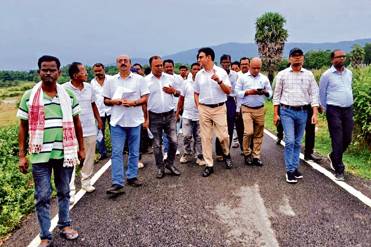 East Singhbhum News : हेंदलजुड़ी की जमीन को ट्राइबल विवि के लिए राज्य की टीम ने उपयुक्त बताया