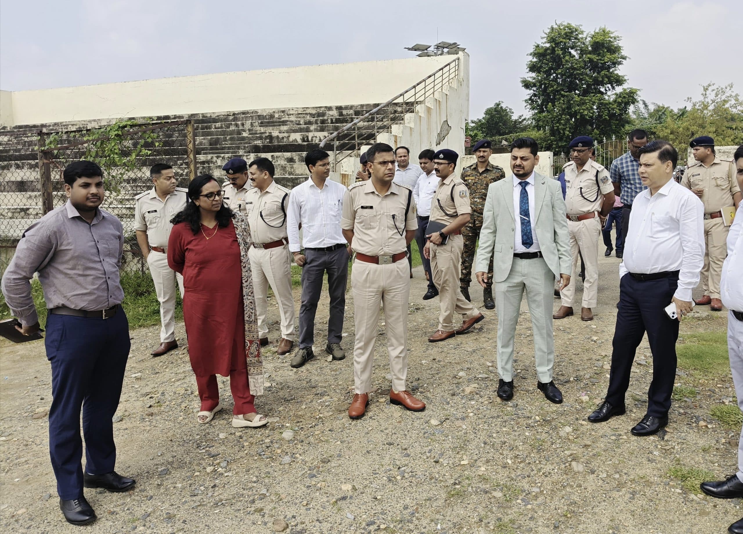 Dhanbad News : राष्ट्रपति के दौरे को लेकर उपायुक्त-एसएसपी ने किया एयरपोर्ट से आइआइटी-आइएसएम तक रूट का निरीक्षण