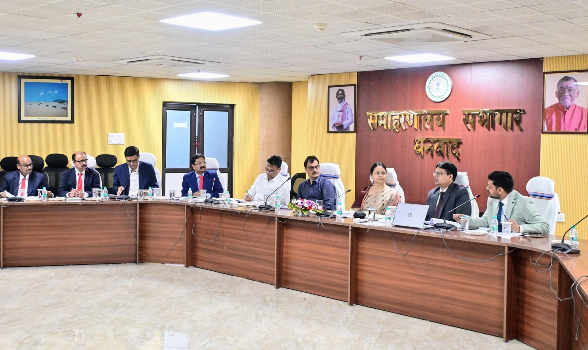 Dhanbad News : बेलगड़िया के लोगों की रुचि के अनुसार करें कौशल विकास : मुख्य सचिव