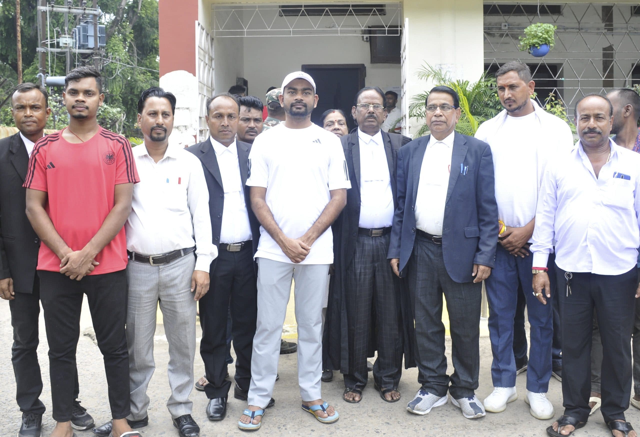 Dhanbad News : एमपी, एमएलए कोर्ट में हाजिर हुए डुमरी विधायक जयराम महतो, दायर किया डिस्चार्ज पीटिशन