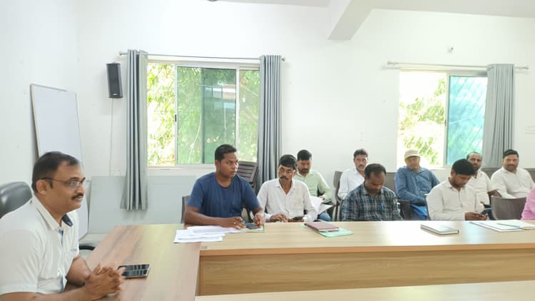 योजनाओं के क्रियान्वयन में कोताही नहीं बरतें : बीडीओ